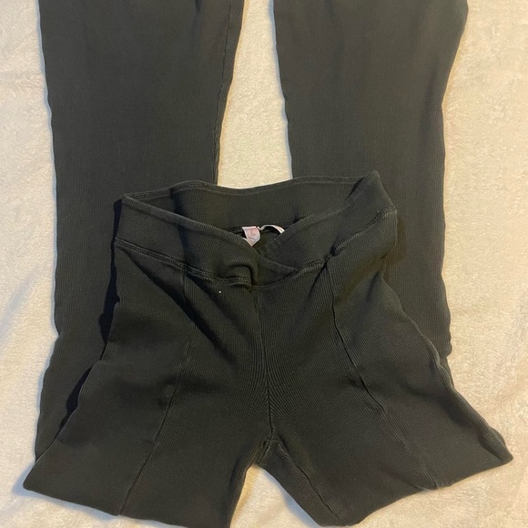 Black Women's flare leggings - Picture 2 of 4